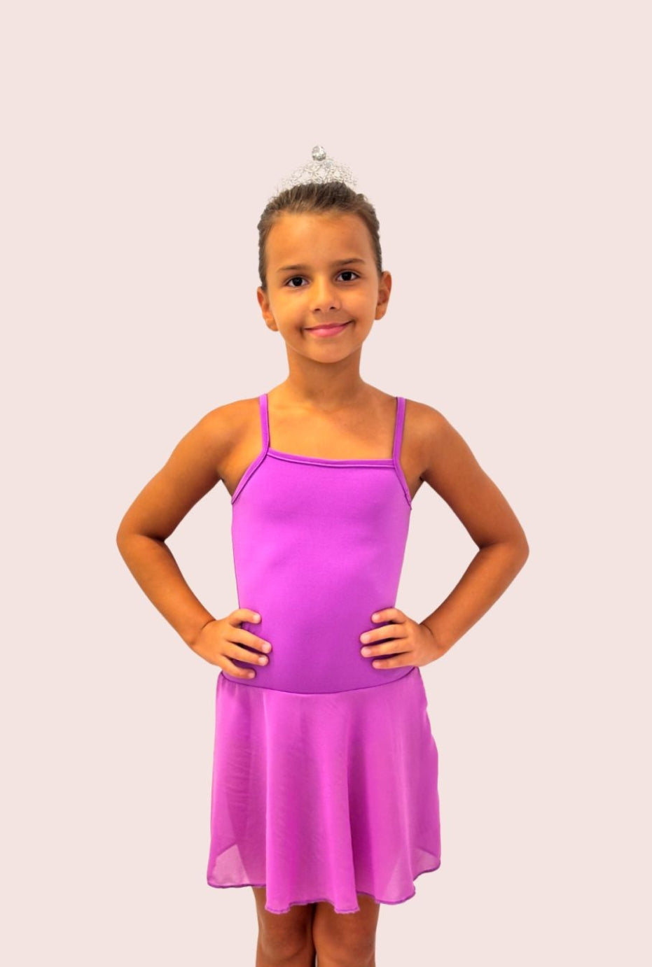 Трико со прерамки и сукњичка