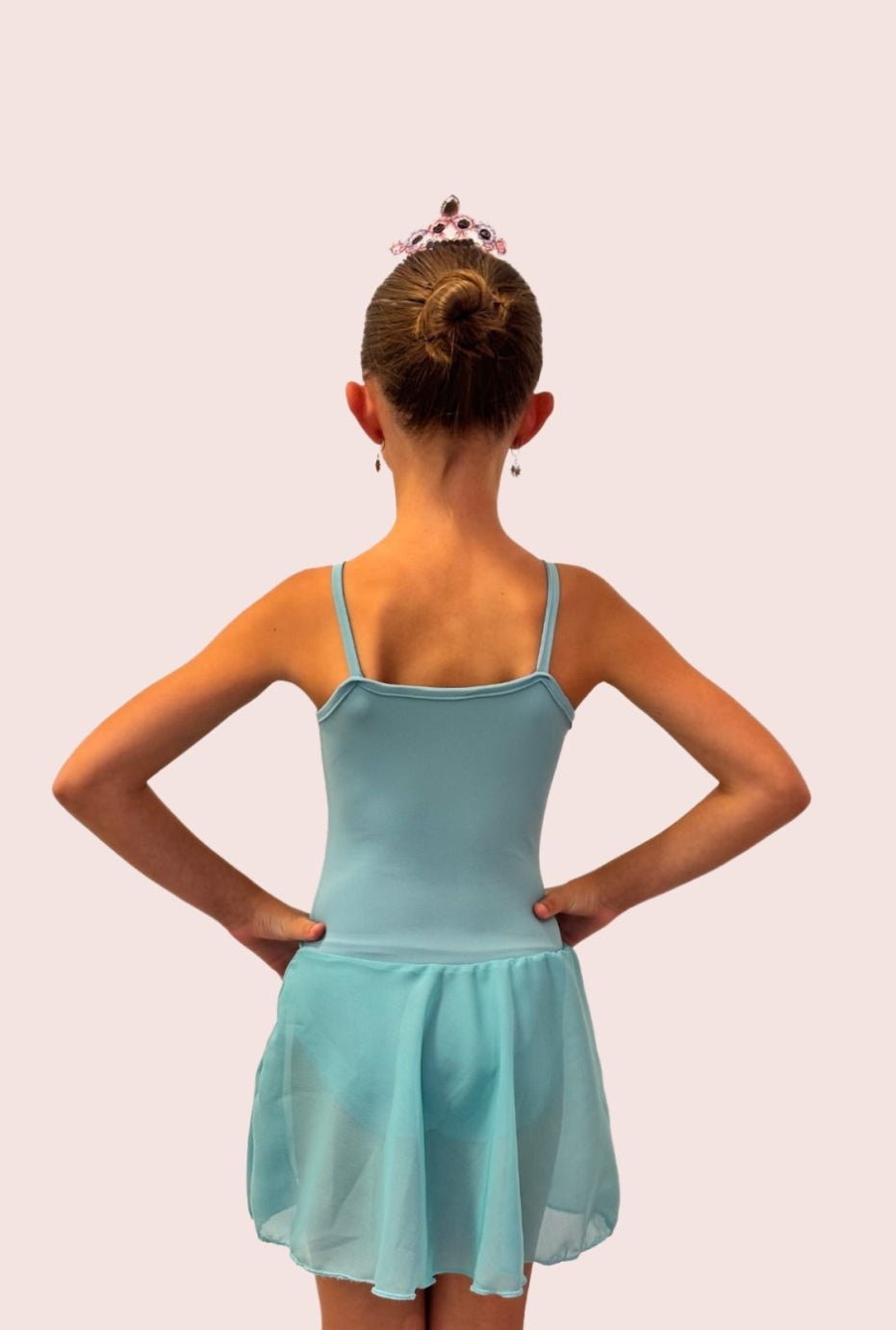 Трико со прерамки и сукњичка